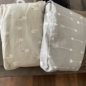 2 fitted crib sheet